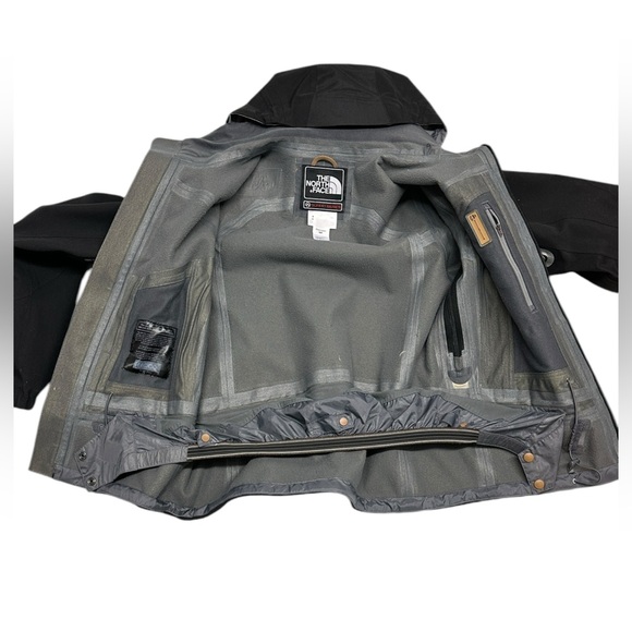 The North Face Summit Series GORE-TEX Soft Shell Jacket - Picture 3 of 13